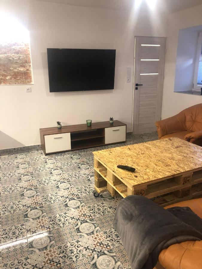 Blisko Teatru 2 Apartment Walbrzych Bagian luar foto